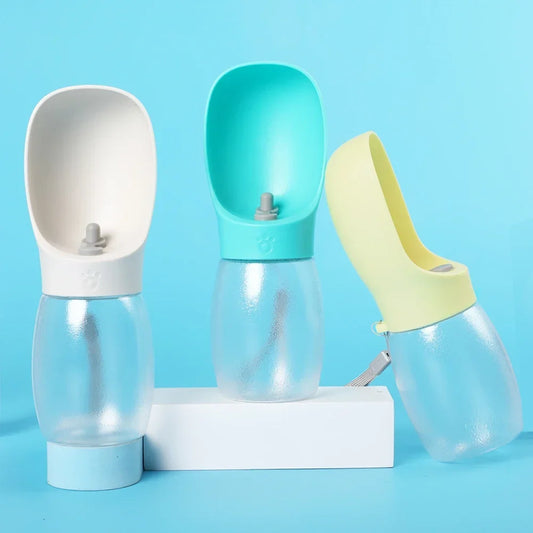 Garrafa de água portátil para cães de estimação e animais em geral.